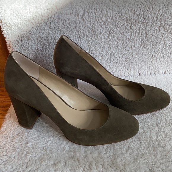 Ann Taylor Suede Olive Shoes size 8 1/2 - Picture 5 of 9